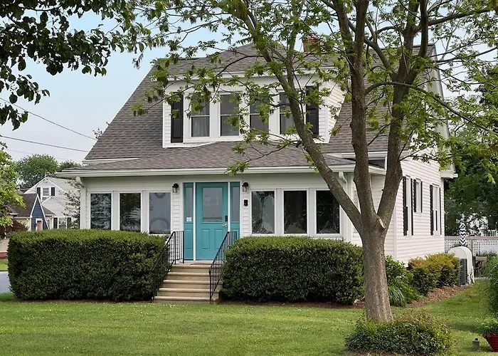 Waterfront Getaway With Pier - Sleeps 10, 4 Bedrooms